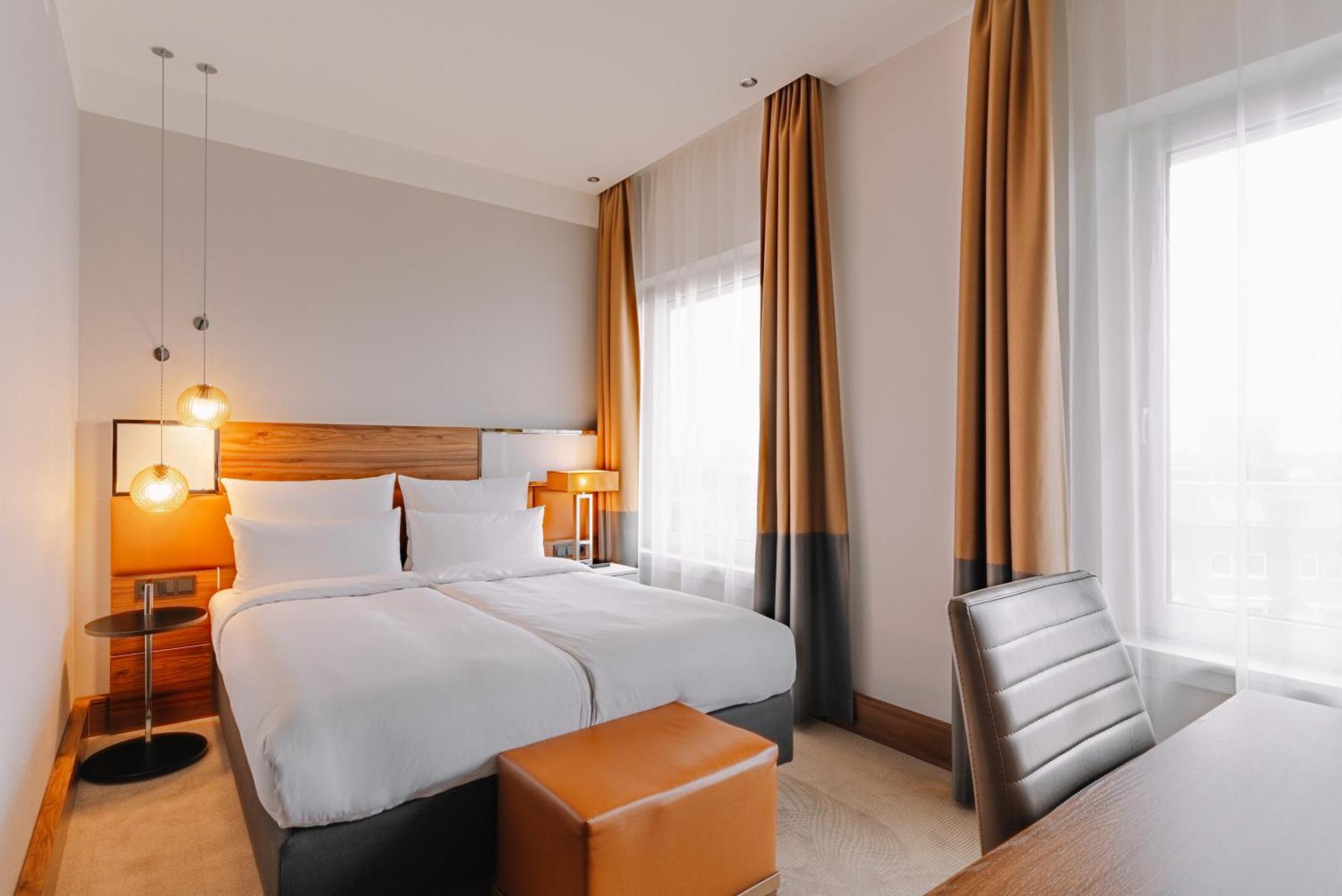 Queen Medium Room,1646886905:JPEG