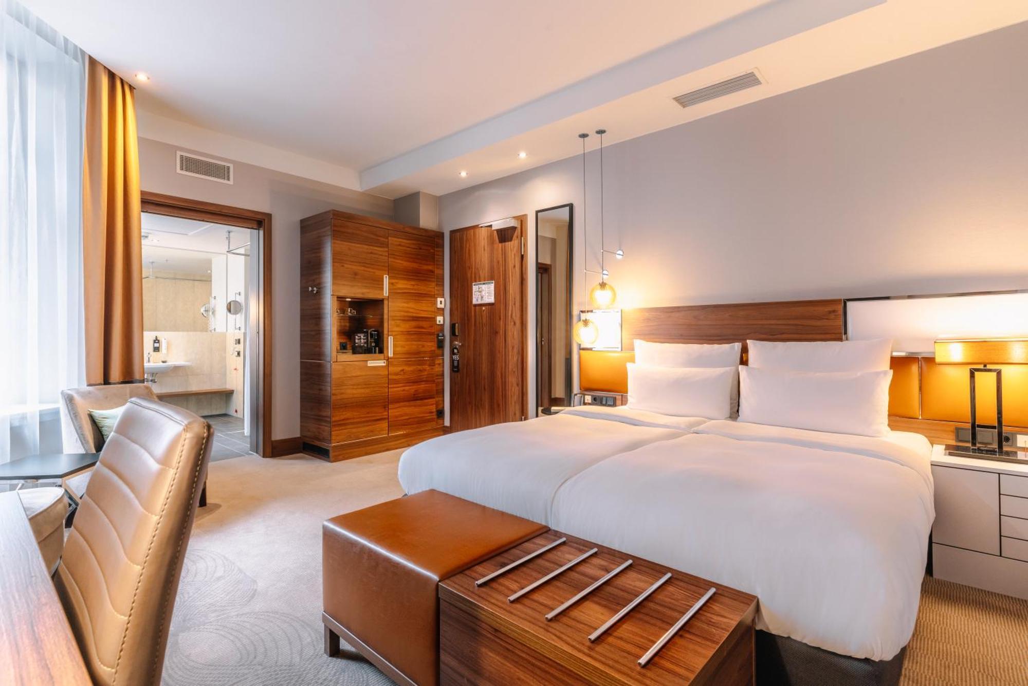 King Accessible Room,1646886911:JPEG